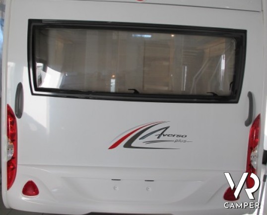 Burstner Averso Plus 440 TK: bellissima caravan con letto basculante e letti a castello, compatta nelle dimensioni e ottima per viaggiare