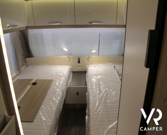 Burstner Averso Plus 520 TL: roulotte nuova con letti gemelli anteriori, ampia dinette e letto basculante, facile da trainare e movimentare