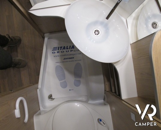 Burstner Averso Plus 520 TL: roulotte nuova con letti gemelli anteriori, ampia dinette e letto basculante, facile da trainare e movimentare