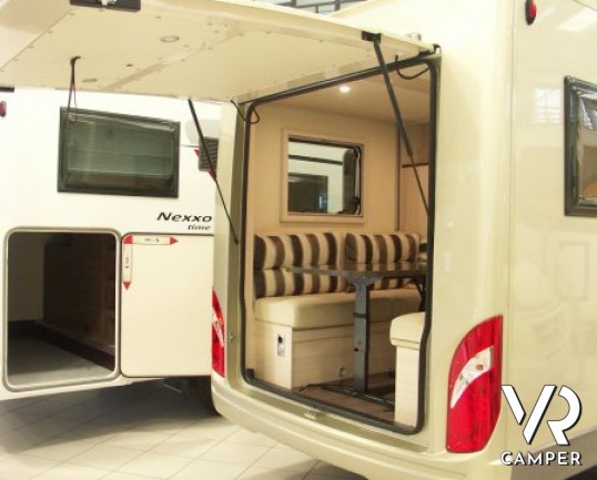 Burstner Brevio 646: camper nuovo semintegrale 4 posti letto, dinette grande e letto basculante in colorazione esterna oro.