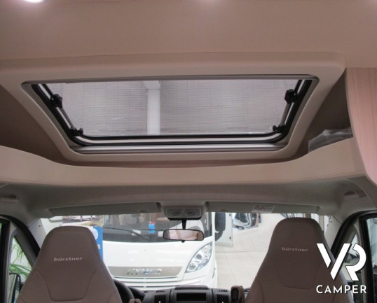 Burstner Brevio T 601: camper semintegrale nuovo color champagne con portello posteriore grande, letto basculante posteriore in solo 6 metri.