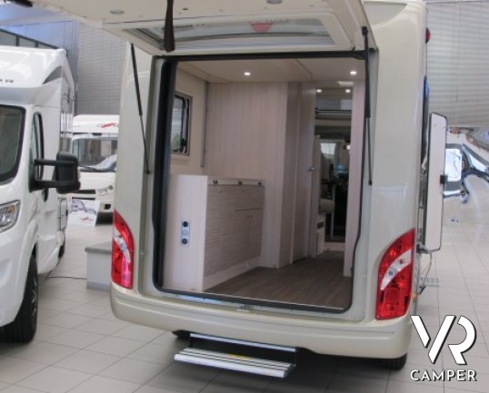Burstner Brevio T 601: camper semintegrale nuovo color champagne con portello posteriore grande, letto basculante posteriore in solo 6 metri.