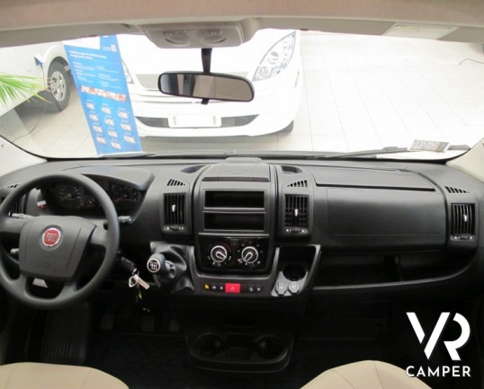 Burstner Brevio T 601: camper semintegrale nuovo color champagne con portello posteriore grande, letto basculante posteriore in solo 6 metri.