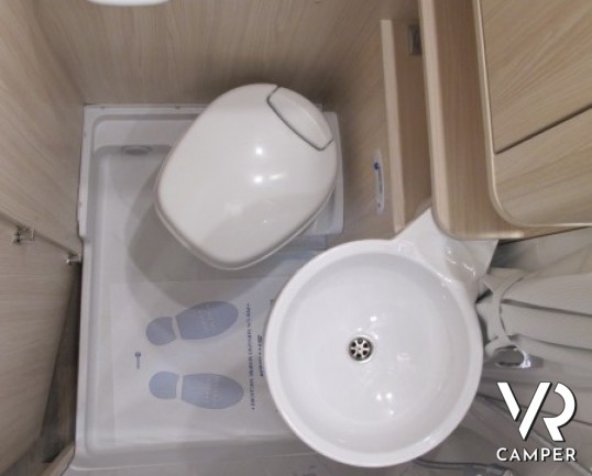 Burstner Brevio T 601: camper semintegrale nuovo color champagne con portello posteriore grande, letto basculante posteriore in solo 6 metri.