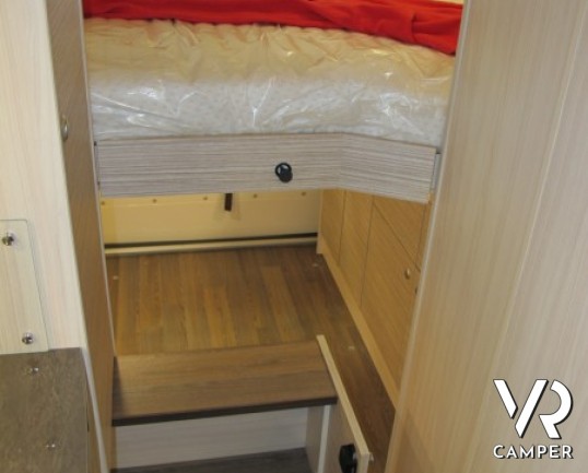 Burstner Brevio T 601: camper semintegrale nuovo color champagne con portello posteriore grande, letto basculante posteriore in solo 6 metri.