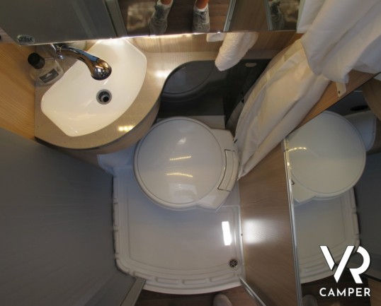 Burstner Citycar 540: furgonato compatto, due posti e il terzo opzionale in cabina, agile nel traffico anche nell'uso di tutti i giorni.