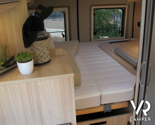 Burstner Citycar 540: furgonato compatto, due posti e il terzo opzionale in cabina, agile nel traffico anche nell'uso di tutti i giorni.