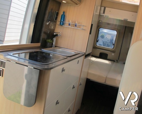 Burstner Citycar 601: furgonato 4 posti con letto basculante posteriore elettrico, allargabile, ottimo per la coppia con nipoti