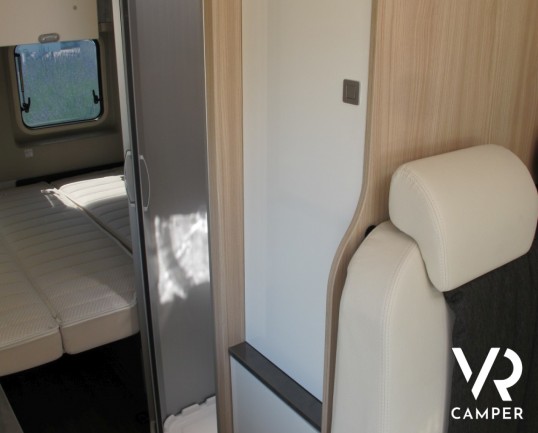 Burstner Citycar 601: furgonato 4 posti con letto basculante posteriore elettrico, allargabile, ottimo per la coppia con nipoti