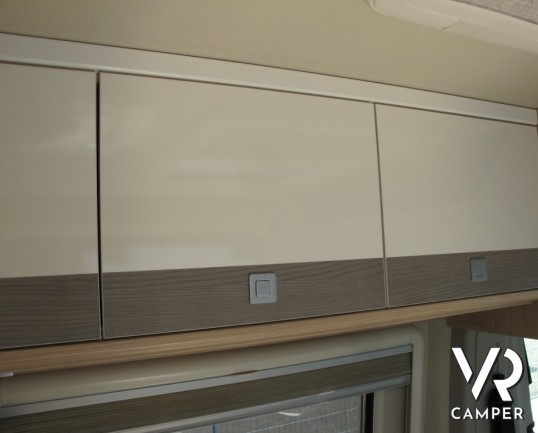 Burstner Citycar 640: furgonato oltre i 6 metri, con letti gemelli posteriori, 3 armadi e bagno con lavandino a ribalta