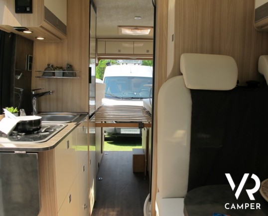 Burstner Citycar 640: furgonato oltre i 6 metri, con letti gemelli posteriori, 3 armadi e bagno con lavandino a ribalta