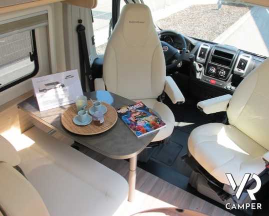 Burstner Citycar 640: furgonato oltre i 6 metri, con letti gemelli posteriori, 3 armadi e bagno con lavandino a ribalta