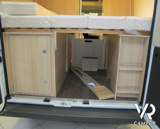 Burstner Citycar C 600: furgone con 3 armadi e ampi spazi nei pensili, con interni in pelle e un ottimo prezzo di vendita.