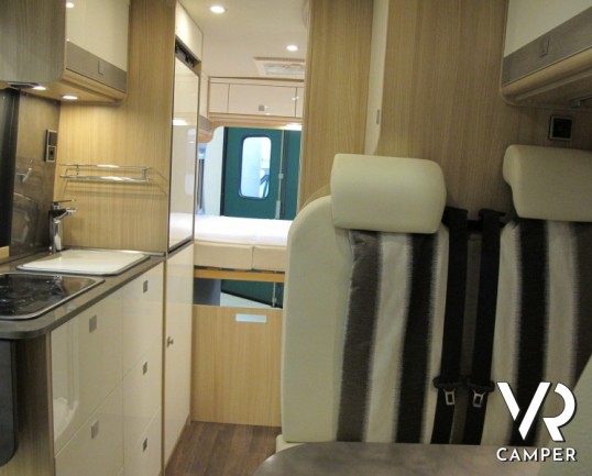 Burstner Citycar C 600: furgone con 3 armadi e ampi spazi nei pensili, con interni in pelle e un ottimo prezzo di vendita.