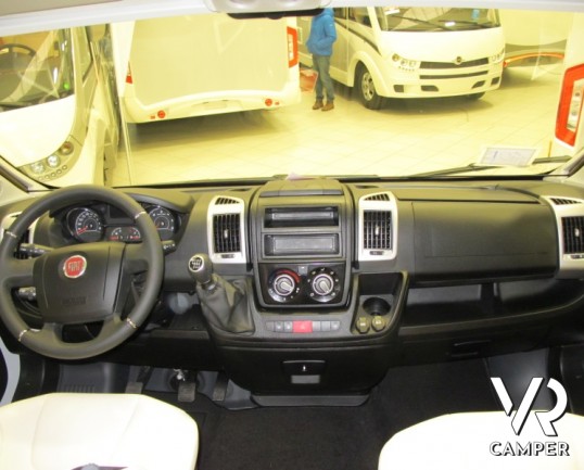 Burstner Citycar C 600: furgone con 3 armadi e ampi spazi nei pensili, con interni in pelle e un ottimo prezzo di vendita.