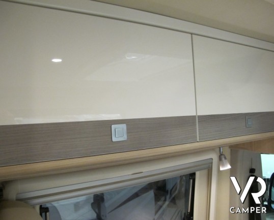 Burstner Citycar C 600: furgone con 3 armadi e ampi spazi nei pensili, con interni in pelle e un ottimo prezzo di vendita.