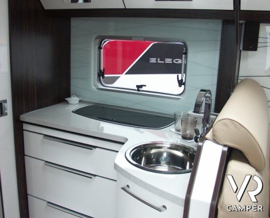 Burstner Elegance I 840 G: motorhome fascia lusso tedesco con garage grande