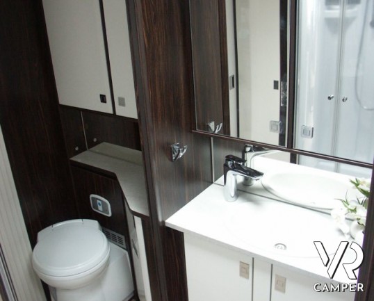 Burstner Elegance I 840 G: motorhome fascia lusso tedesco con garage grande