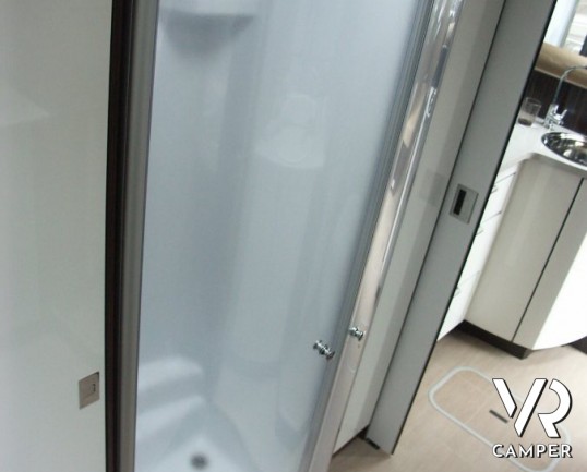 Burstner Elegance I 840 G: motorhome fascia lusso tedesco con garage grande