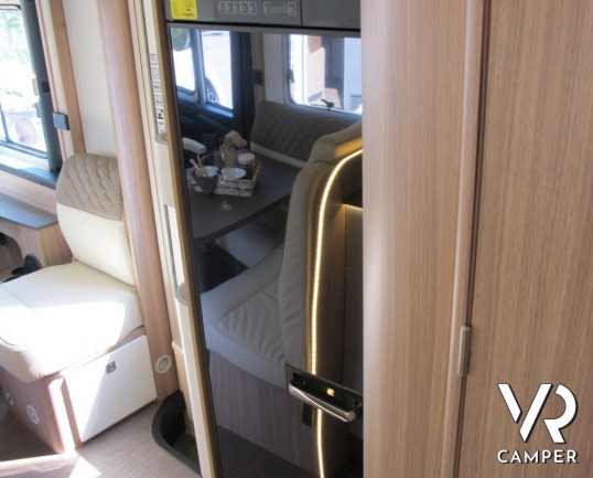 Burstner Ixeo I 728 G: camper motorhome nuovo con doppio pavimento termico, letti gemelli posteriori su ampio garage, oltrei 7 metri di lunghezza