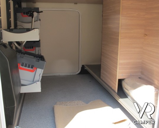 Burstner Ixeo I 728 G: camper motorhome nuovo con doppio pavimento termico, letti gemelli posteriori su ampio garage, oltrei 7 metri di lunghezza