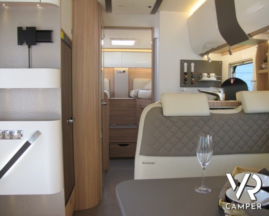 Burstner Ixeo I 728 G: camper motorhome nuovo con doppio pavimento termico, letti gemelli posteriori su ampio garage, oltrei 7 metri di lunghezza