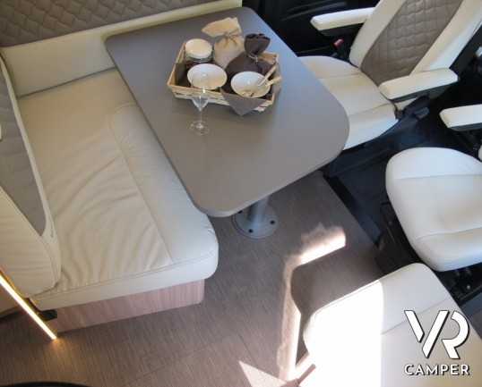 Burstner Ixeo I 728 G: camper motorhome nuovo con doppio pavimento termico, letti gemelli posteriori su ampio garage, oltrei 7 metri di lunghezza