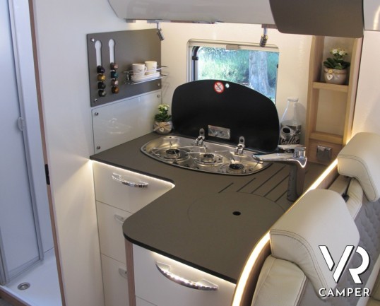 Burstner Ixeo I 728 G: camper motorhome nuovo con doppio pavimento termico, letti gemelli posteriori su ampio garage, oltrei 7 metri di lunghezza