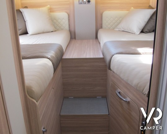 Burstner Ixeo I 728 G: camper motorhome nuovo con doppio pavimento termico, letti gemelli posteriori su ampio garage, oltrei 7 metri di lunghezza