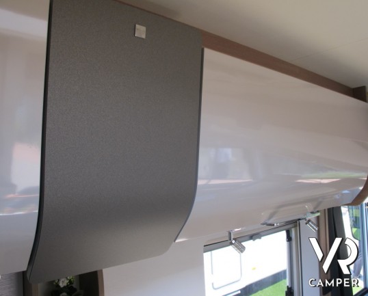 Burstner Ixeo I 729: motorhome con letti gemelli bassi, per facilitare l'accesso nella zona notte, letto basculante anteriore e ampia dinette