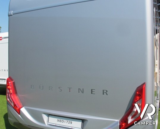 Burstner Ixeo I 729: motorhome con letti gemelli bassi, per facilitare l'accesso nella zona notte, letto basculante anteriore e ampia dinette