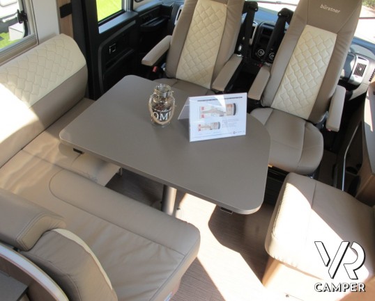 Burstner Ixeo I 729: motorhome con letti gemelli bassi, per facilitare l'accesso nella zona notte, letto basculante anteriore e ampia dinette