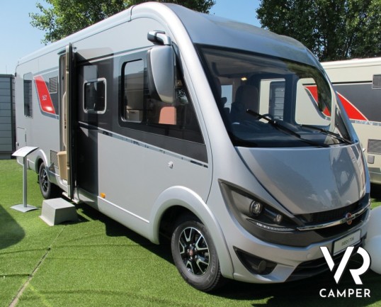 Burstner Ixeo I 736: motorhome nuovo con letto nautico posteriore, doppio divanetto contrapposto e bagno e doccia separati