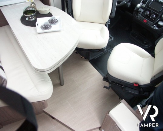 Burstner Nexxo 690 G Summer: camper nuovo semintegrale con letti gemelli in versione speciale