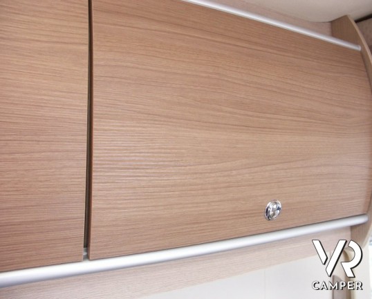 Burstner Ixeo Time 590: camper usato di piccole dimensioni con letto basculante e portamoto