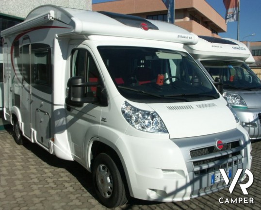 Burstner Ixeo Time 590: camper usato di piccole dimensioni con letto basculante e portamoto