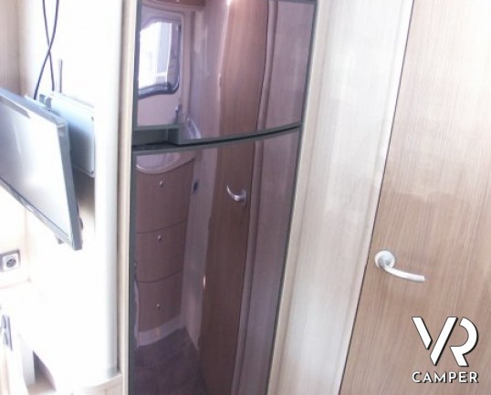 Burstner Ixeo Time 590: camper usato di piccole dimensioni con letto basculante e portamoto