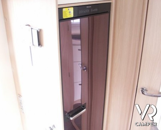 Burstner Ixeo Time 590 ED. 30: camper nuovo a Torino semintegrale compatto con letto basculante 4 posti bagno e doccia separata.