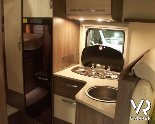 Burstner Ixeo Time 710 G: camper semintegrale nuovo con garage e letto matrimoniale, letto basculante su Fiat Ducato