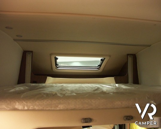 Burstner Ixeo Time 710 G: camper semintegrale nuovo con garage e letto matrimoniale, letto basculante su Fiat Ducato