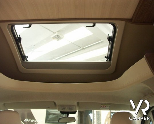 Burstner Ixeo Time 710 G: camper semintegrale nuovo con garage e letto matrimoniale, letto basculante su Fiat Ducato