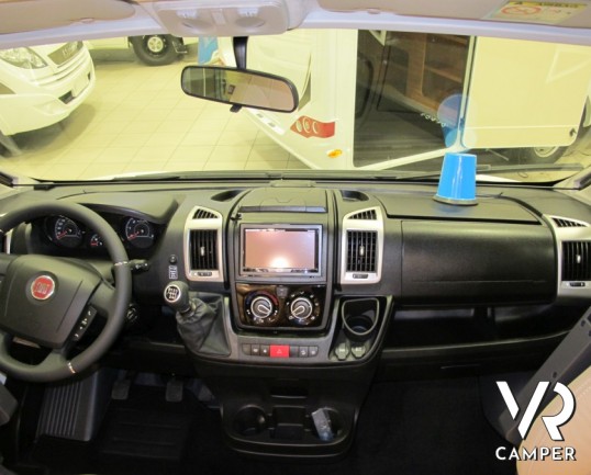 Burstner Ixeo Time 726 G Edition 30: camper semintegrale nuovo con letti gemelli posteriori, ampio garage e letto basculante