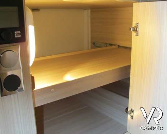 Burstner Ixeo Time 726 G Edition 30: camper semintegrale nuovo con letti gemelli posteriori, ampio garage e letto basculante