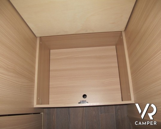 Burstner Ixeo Time 726 G Edition 30: camper semintegrale nuovo con letti gemelli posteriori, ampio garage e letto basculante