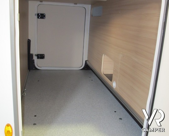 Burstner Ixeo Time 726 G Edition 30: camper semintegrale nuovo con letti gemelli posteriori, ampio garage e letto basculante