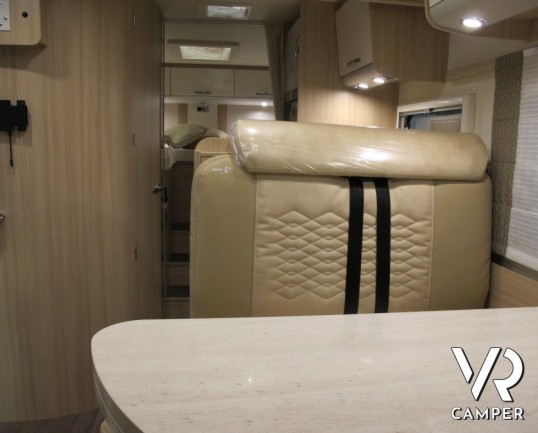 Burstner Ixeo Time 726 G Edition 30: camper semintegrale nuovo con letti gemelli posteriori, ampio garage e letto basculante