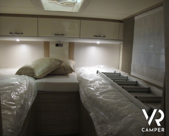 Burstner Ixeo Time 726 G Edition 30: camper semintegrale nuovo con letti gemelli posteriori, ampio garage e letto basculante