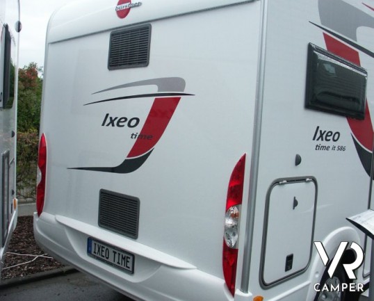 Burstner Ixeo Time 586: semintegrale di piccole dimensioni con cucina in coda e letto basculante sopra ad una ampia dinette