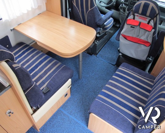 Burstner Levanto A576: camper usato mansardato con letti a castello posteriori, doccia separata, ampia dinette e cucina spaziosa