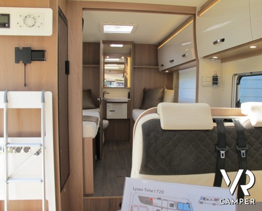 Burstner Lyseo I 720: camper motorhome nuovo con letti gemelli bassi e centrali, bagno in coda con doccia separata